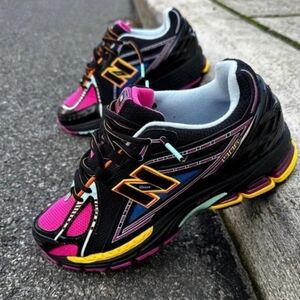 Unisexed - New Balance Sneakers - New with Box